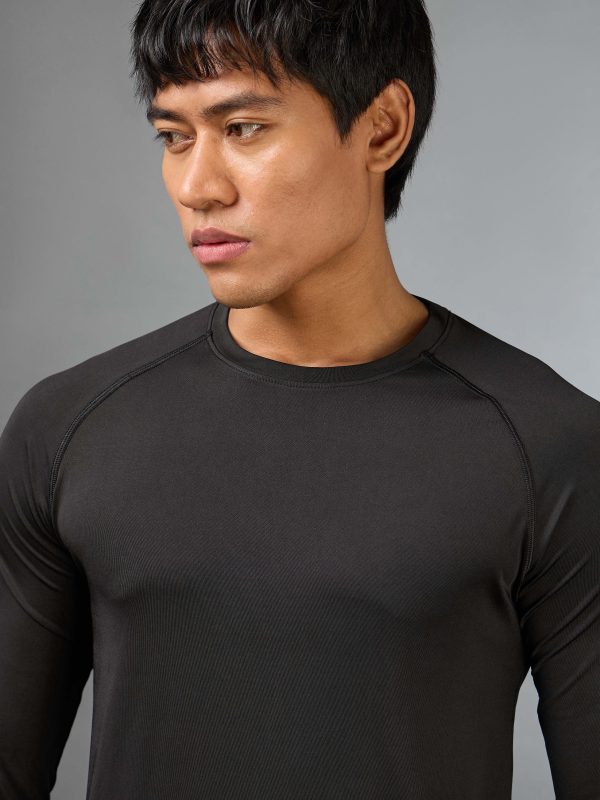 Men_s-Runner_s-Base-Layer-Black-Full-Sleeve-T-shirt - Image 9